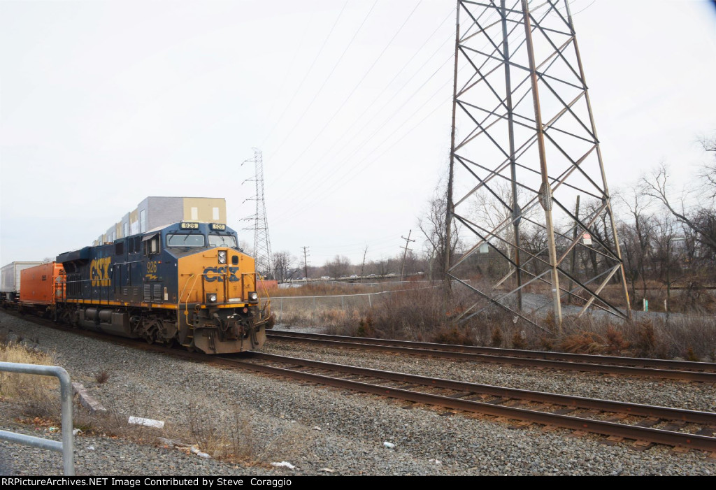 CSX 926 Nose- Cab - Long Hood View